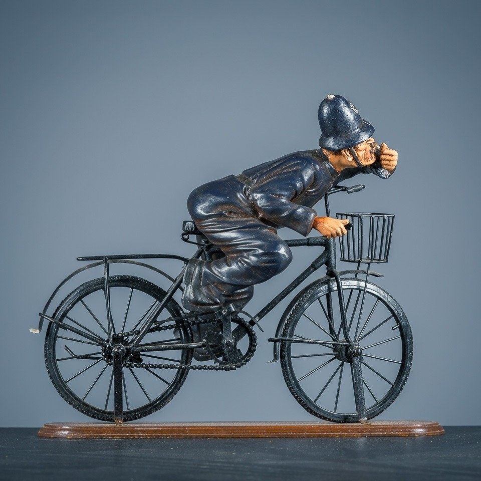 POLICISTA NA KOLE, KOLO, POLICIE