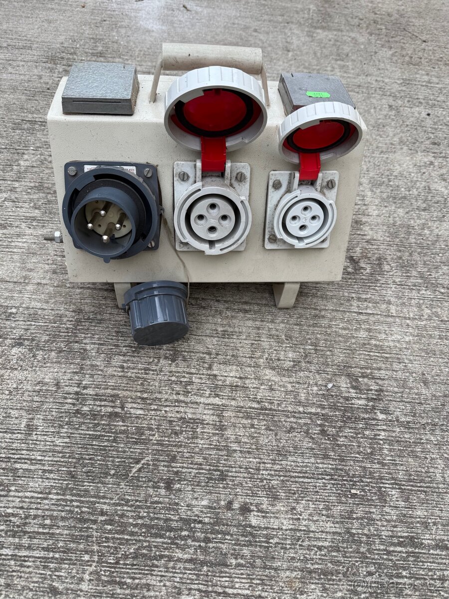 Prodám stavební rozvaděč/zásuvkovou skříň