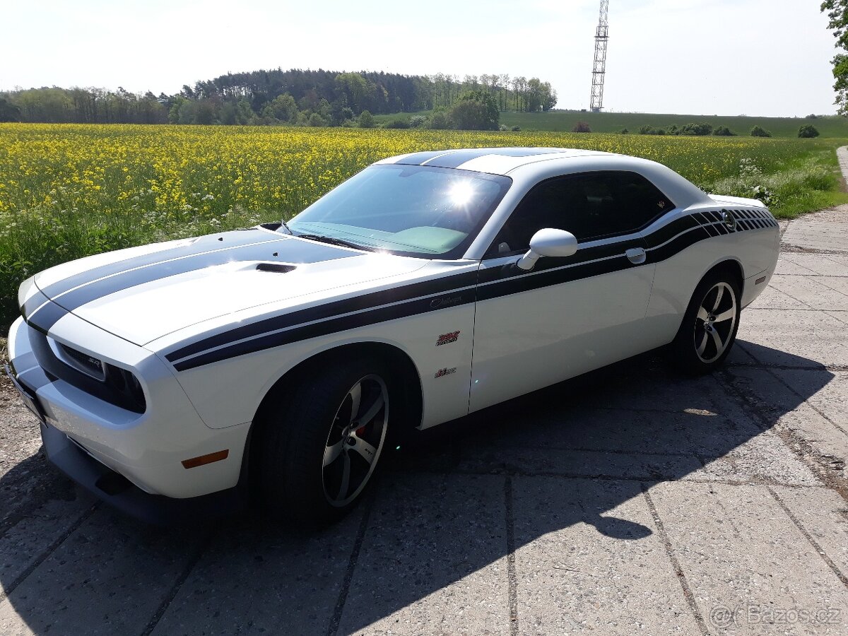 Dodge Challenger 6.4 SRT manuál