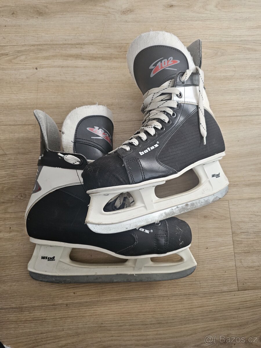 Brusle botas, vel. 44