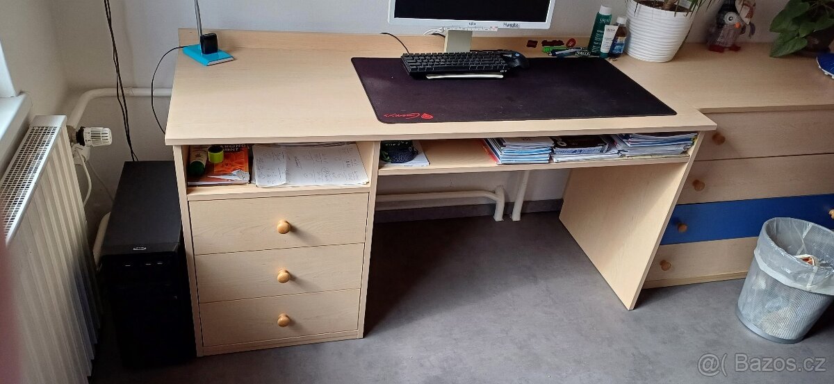 Psací stůl