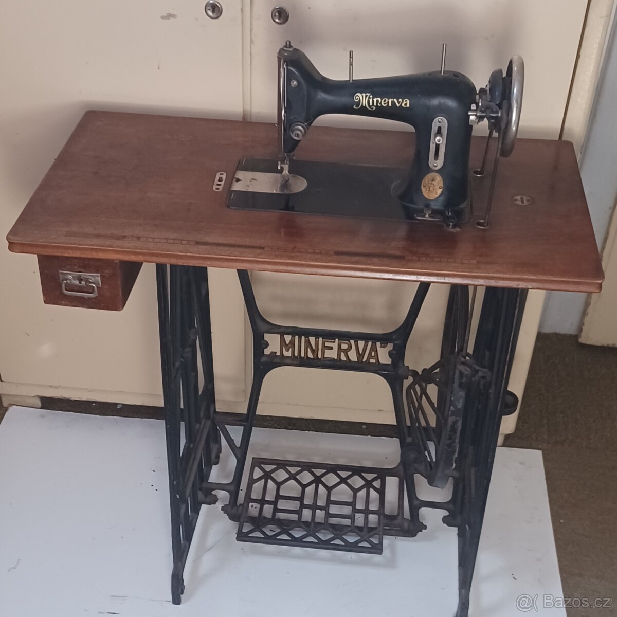 Šicí stroj MINERVA