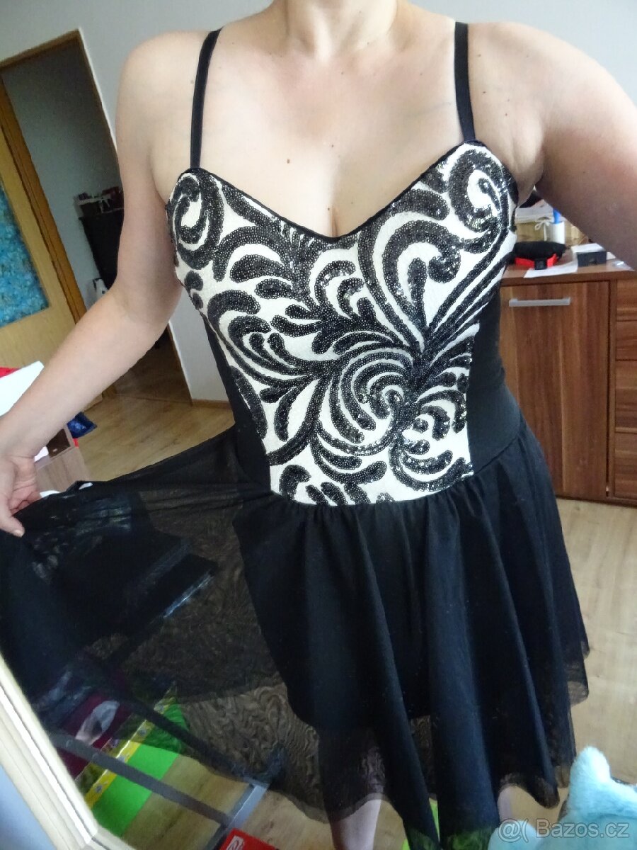 Černé plesové šaty s flitry