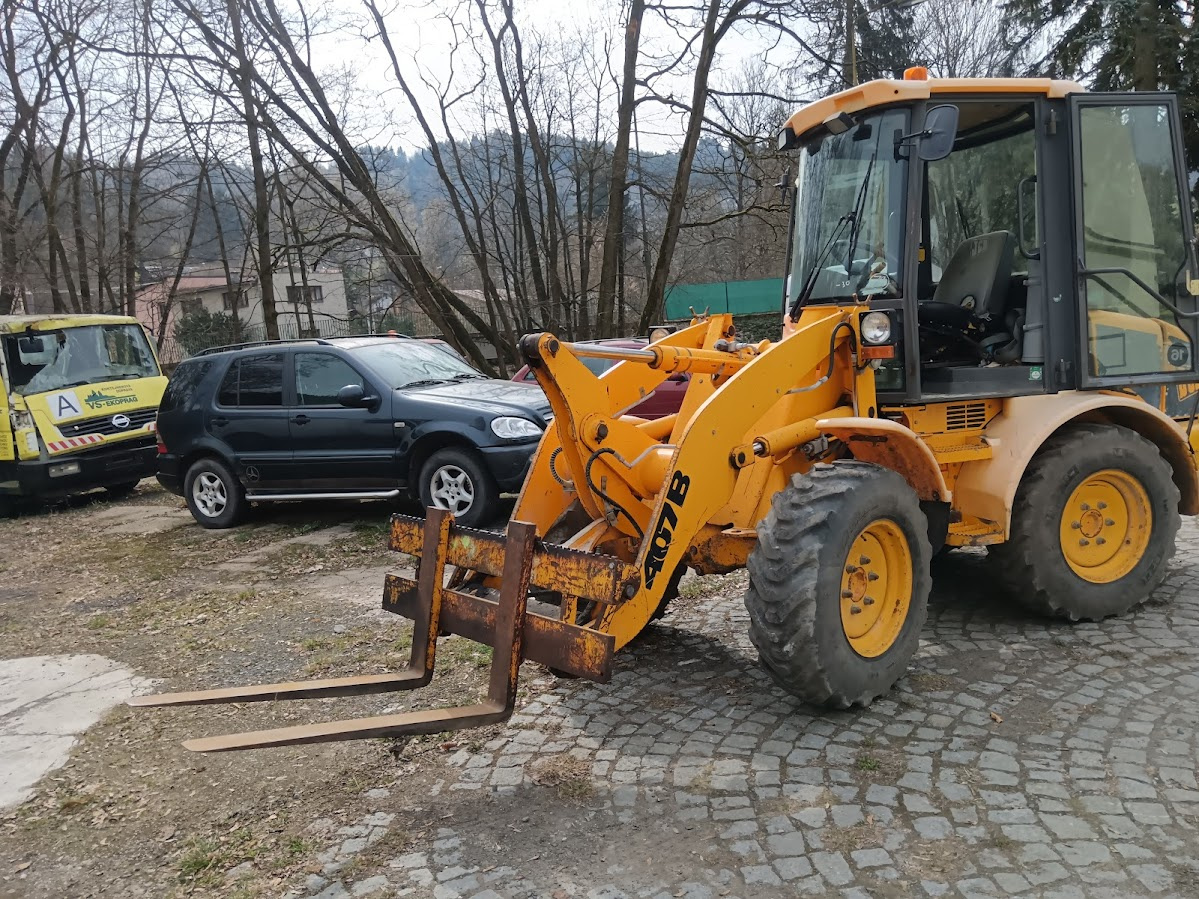 Kolový nakladač JCB 407