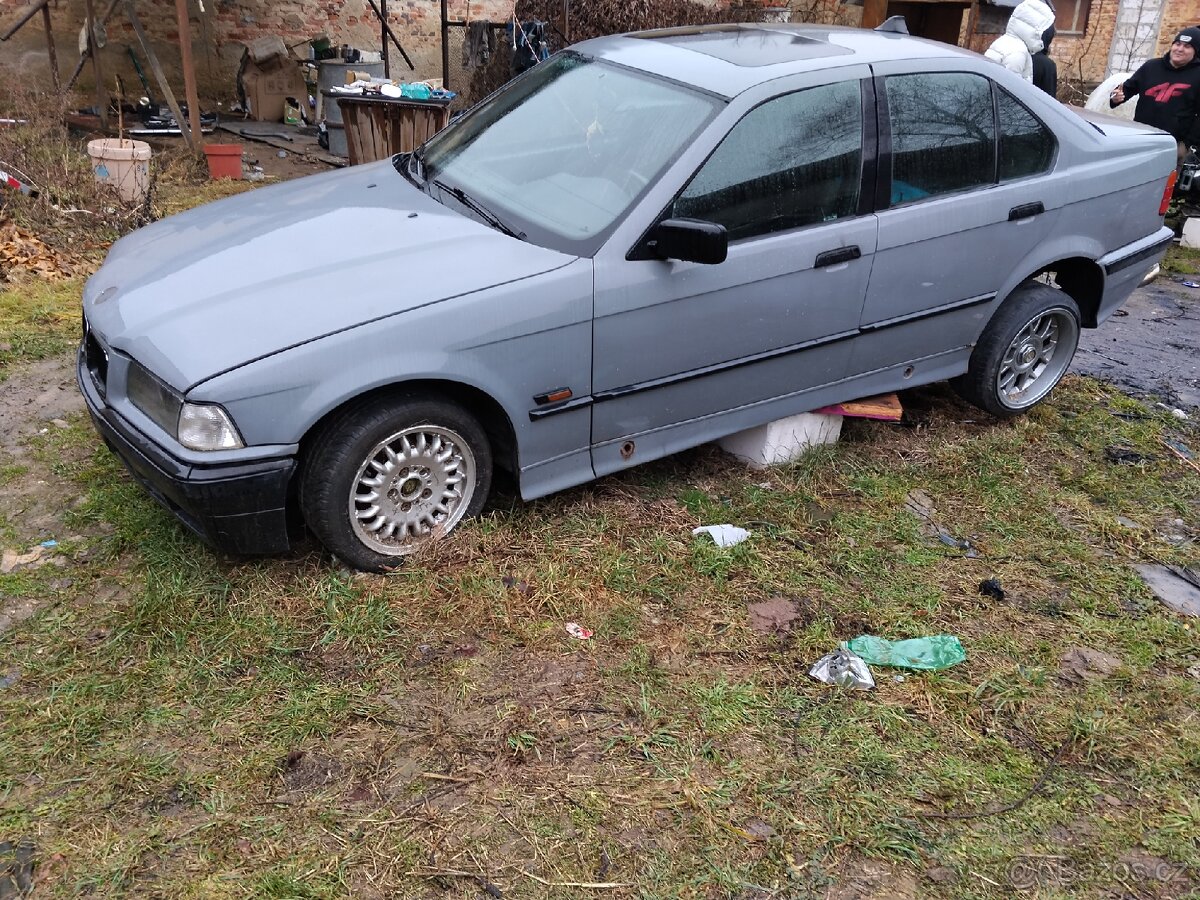 BMW E36 320i