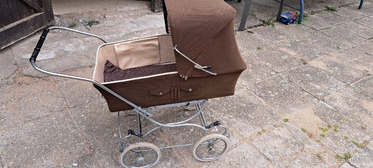 Retro kočárek Liberta