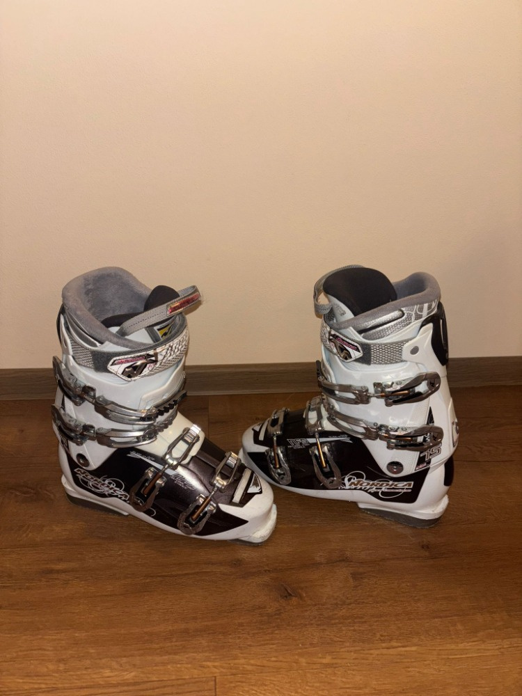 Dámské lyže BLIZZARD 155cm + lyžařské boty NORDICA 26,5cm
