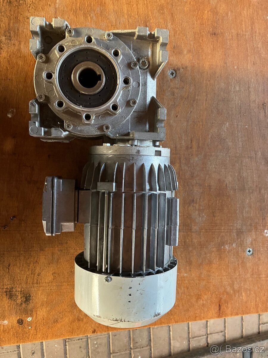 Elektromotor 0,37 kW třífázový , 1400 ot/min