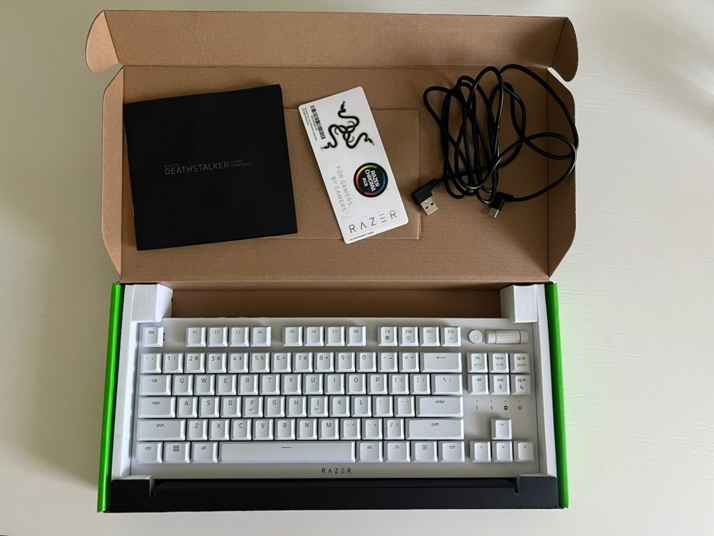 Razer DeathStalker V2 Pro Tenkeyless (Red Switch) - White -