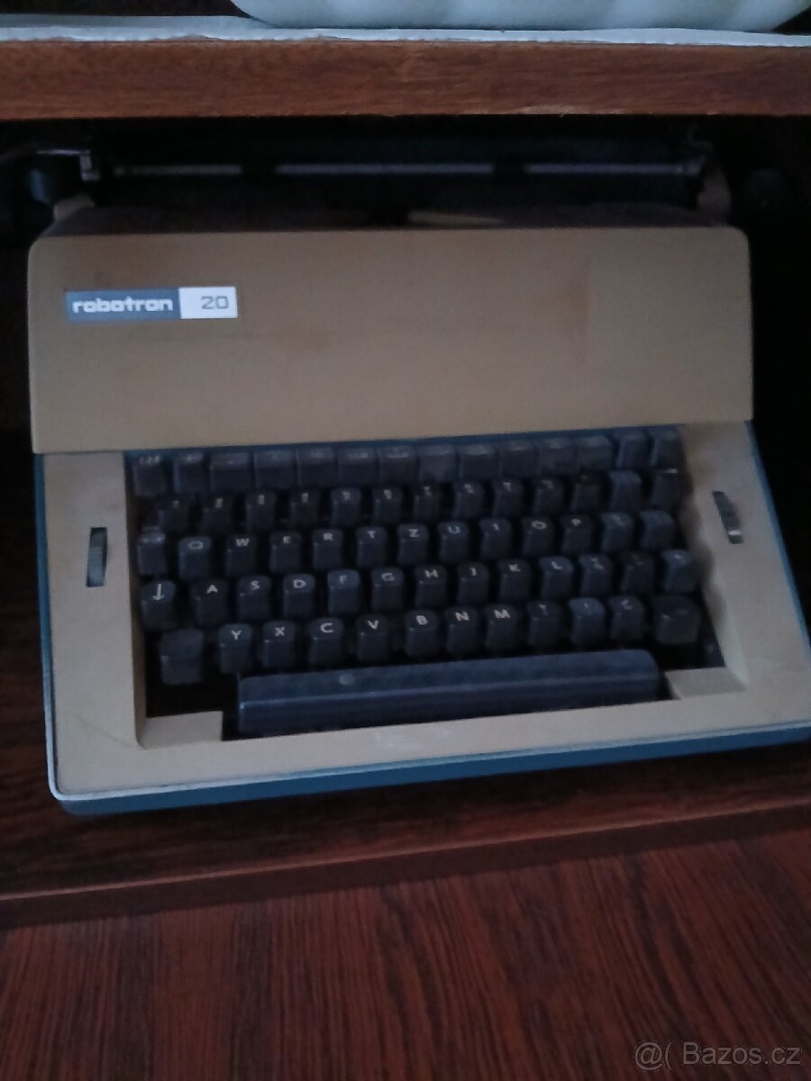 Psaci stroj ,plus 2 černé pásky