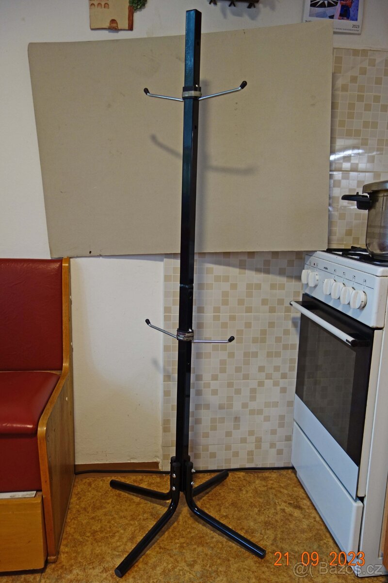 Prodám stojan pro skladování automob. kol