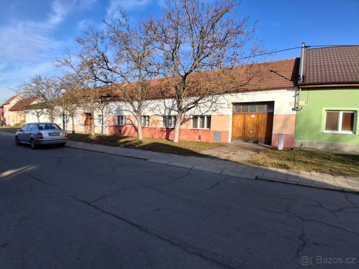 ZLEVNĚNO Rodinný dům k celkové rekonstrukci