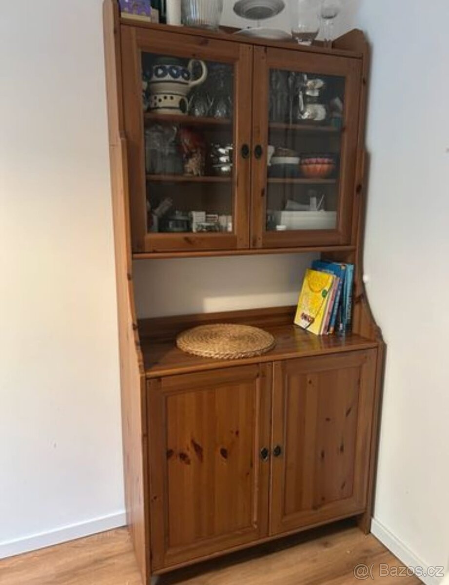 VITRÍNA - PŘÍBORNÍK IKEA LEKSVIK