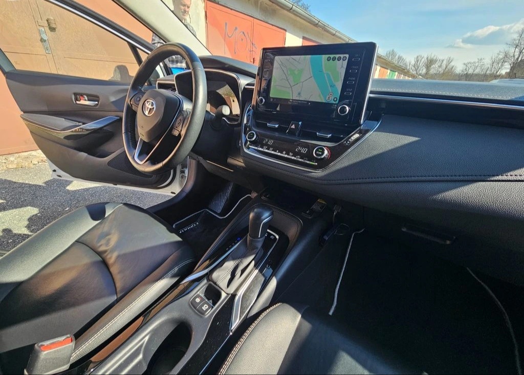 Prodám Toyota Corolla,1,8 HYBRID