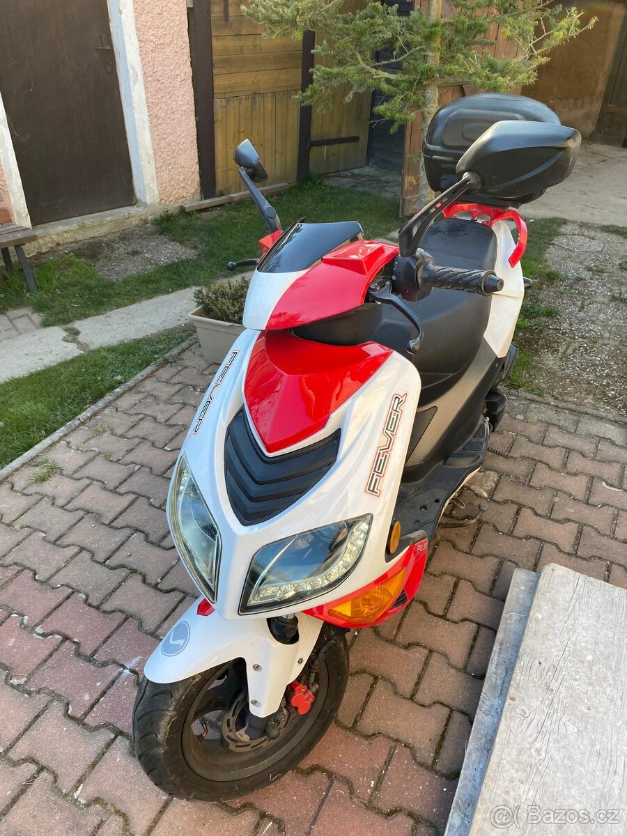 Skútr KENTOYA 125, málo jetý