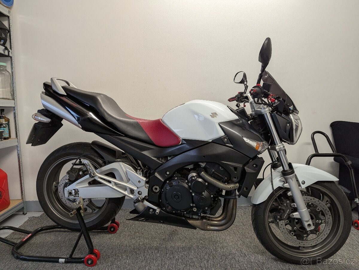 Suzuki GSR 600