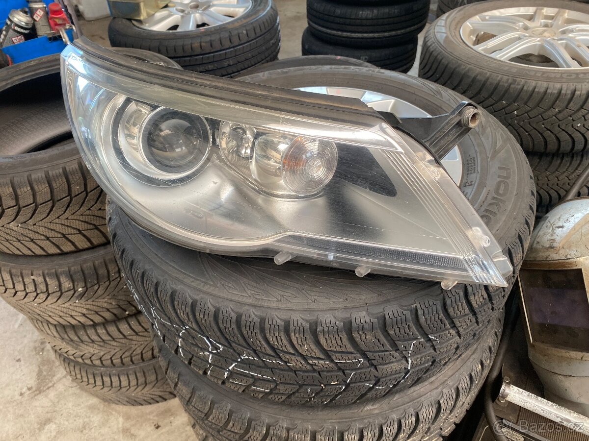 Přední xenony volkswagen tiguan