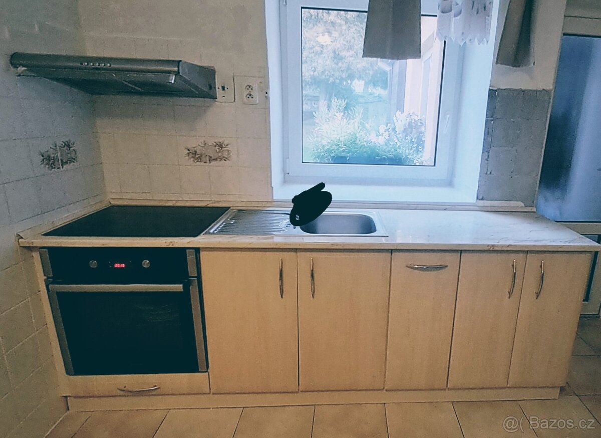 Kuchyňská linka+ stůl