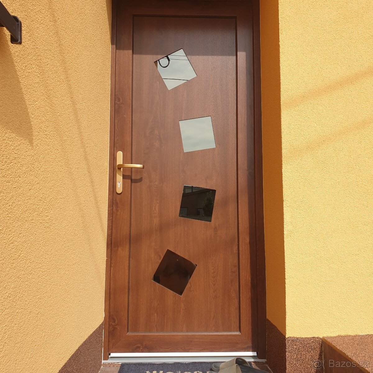 Vstupní vchodové dveře Vekra