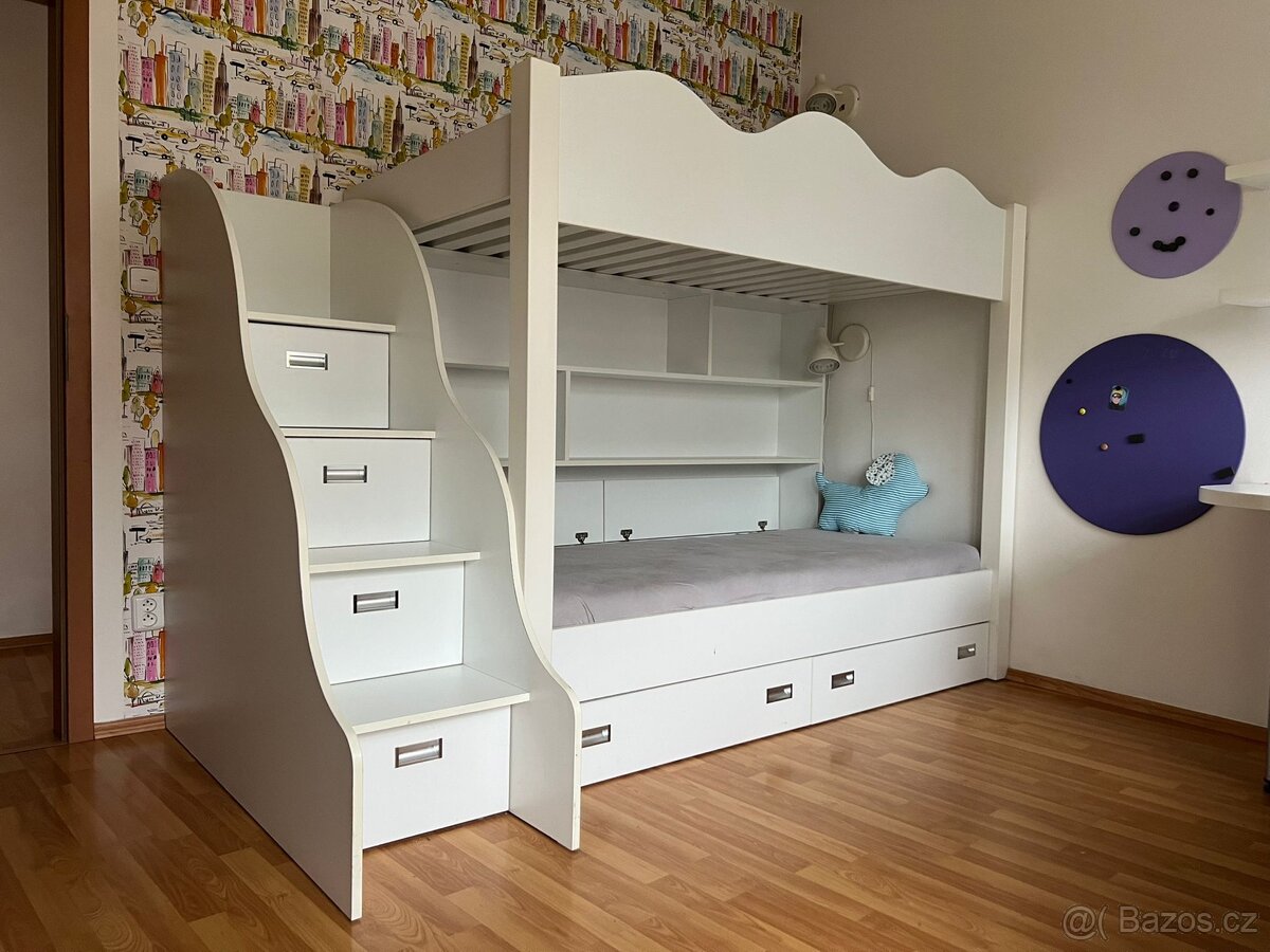 Poschoďová postel s úložným prostorem