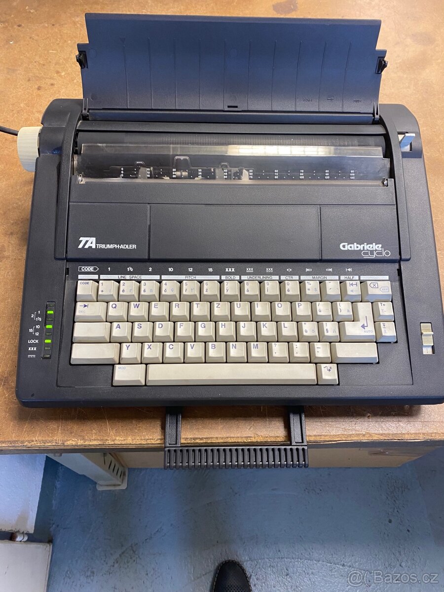 elektrický psací stroj