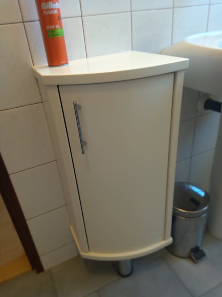 Koupelnová skříňka