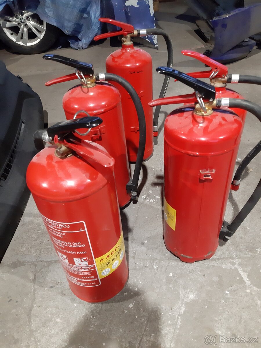 praškový hasicí přístroj