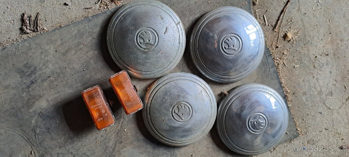 Poklice a blinkry na Škoda 100