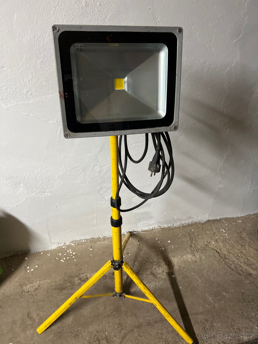 Světlo- Teleskopický Halogen - reflektor/ ecoPLANET/ LED/