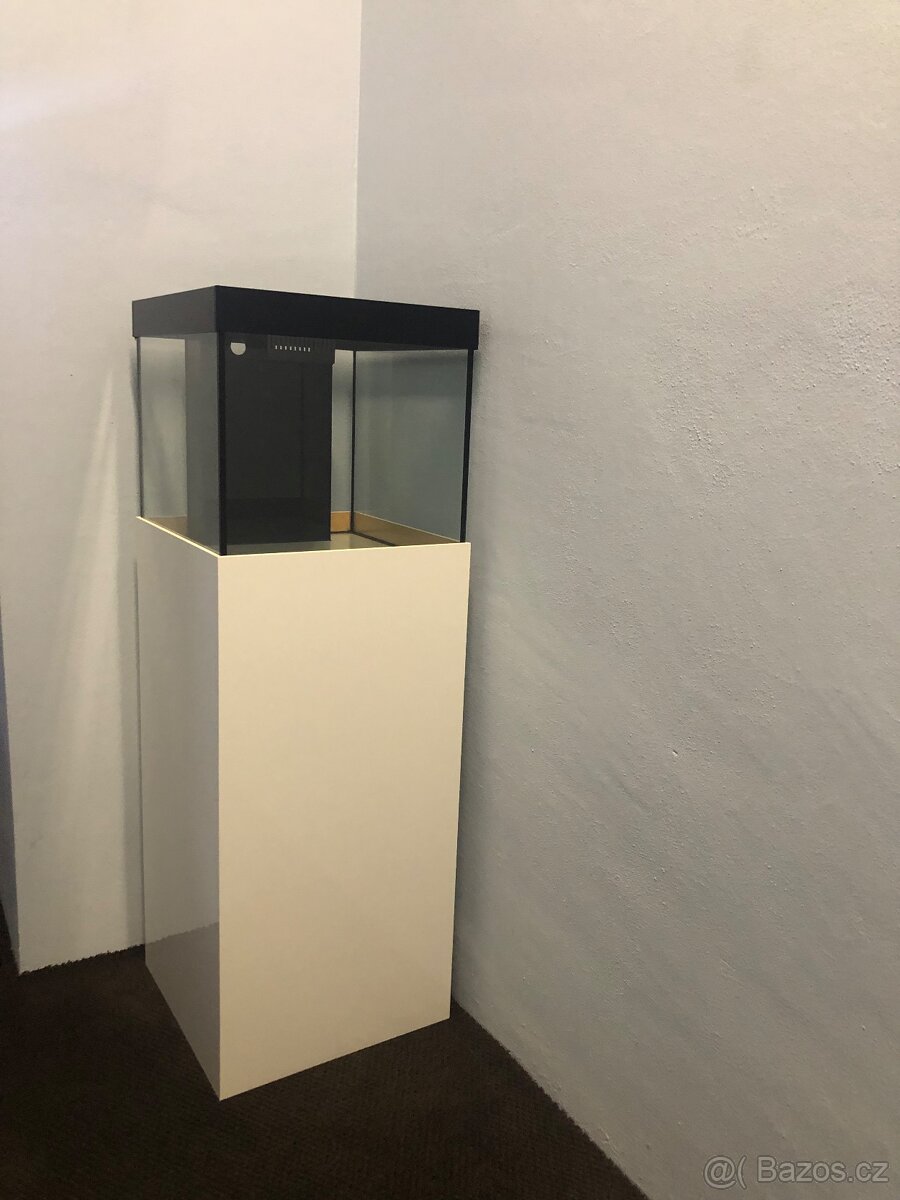 Akvárium s podstavcem -Sleva