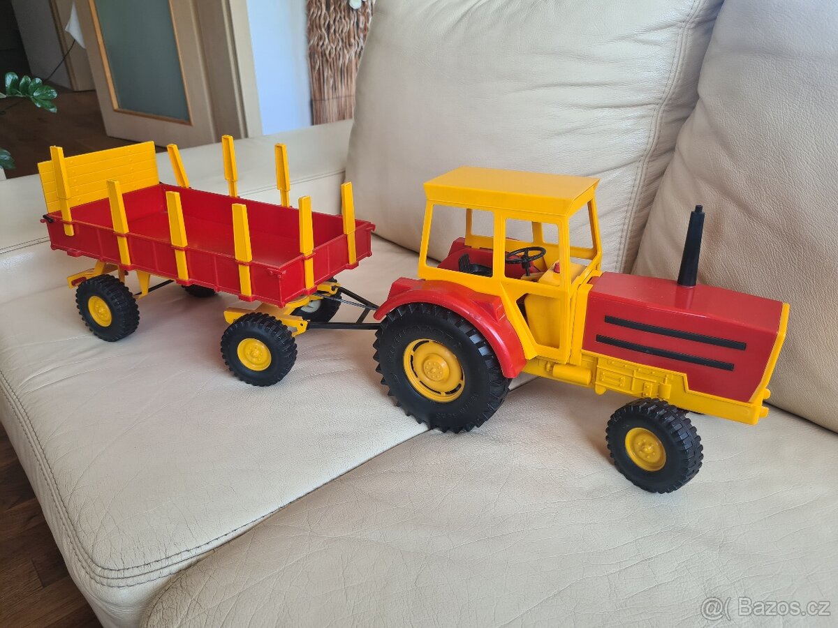 Stará hračka traktor Piko Anker