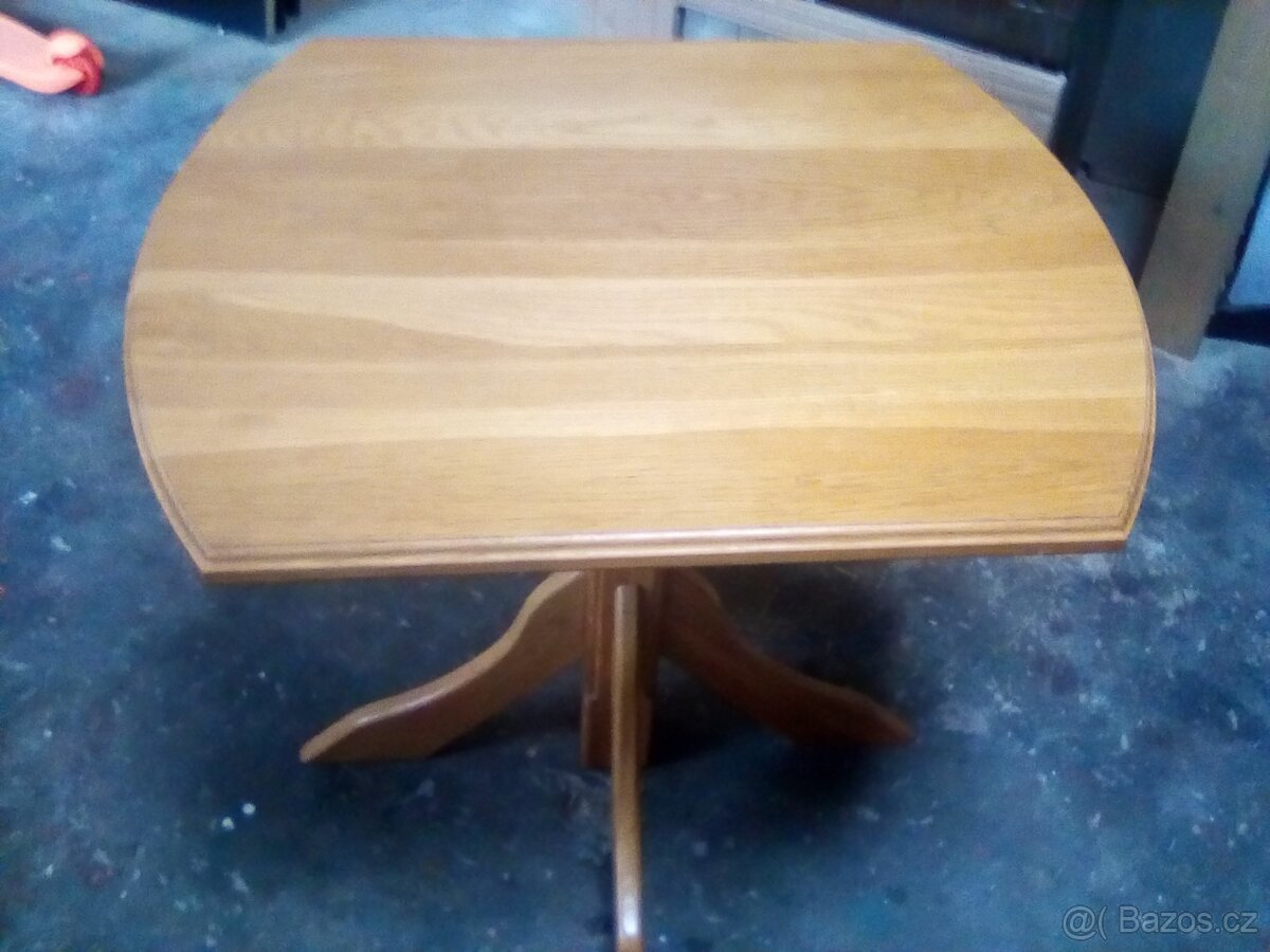 Dubový stůl