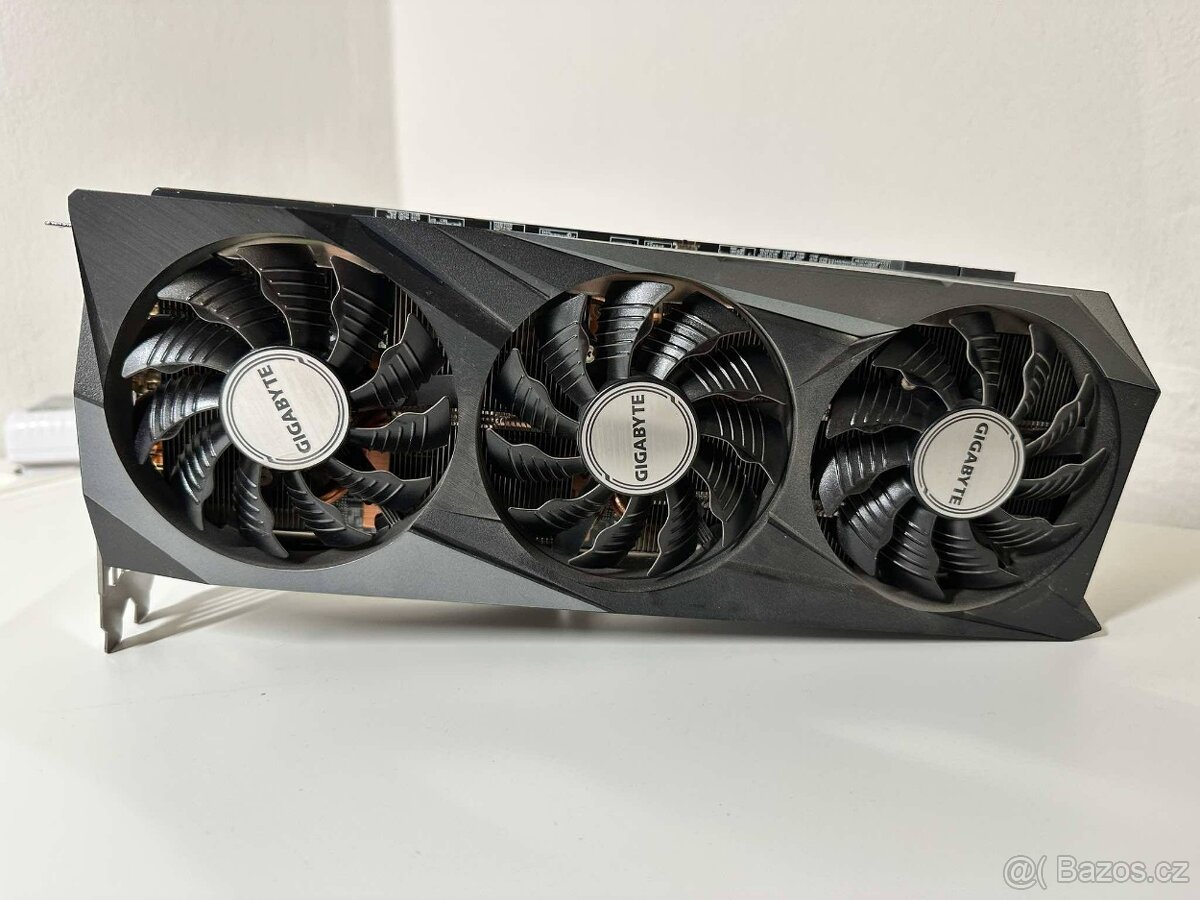 Grafická karta GIGABYTE Radeon RX 6800 XT GAMING OC 16GB