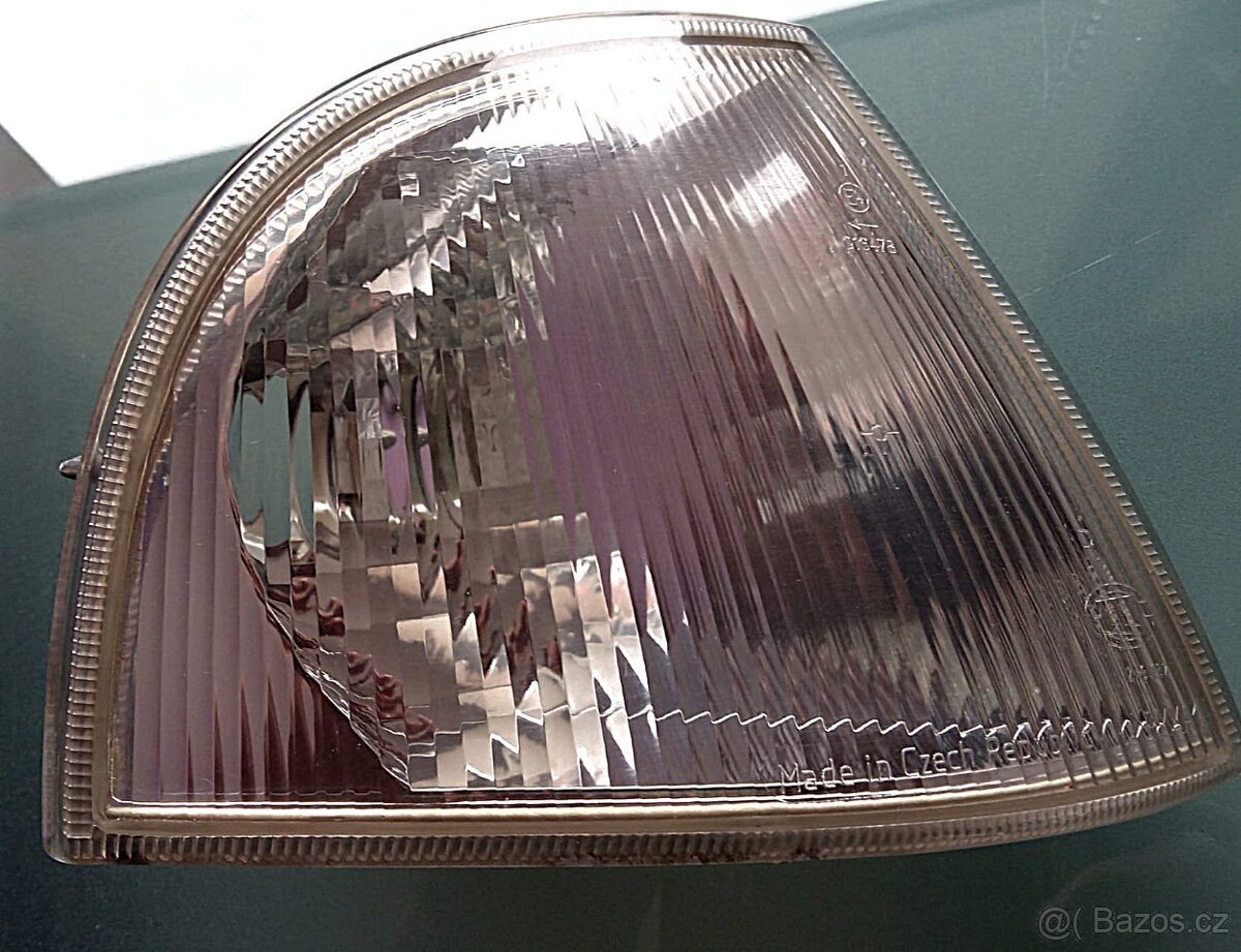 Prodám na octávii přední blikače L+P model 1999