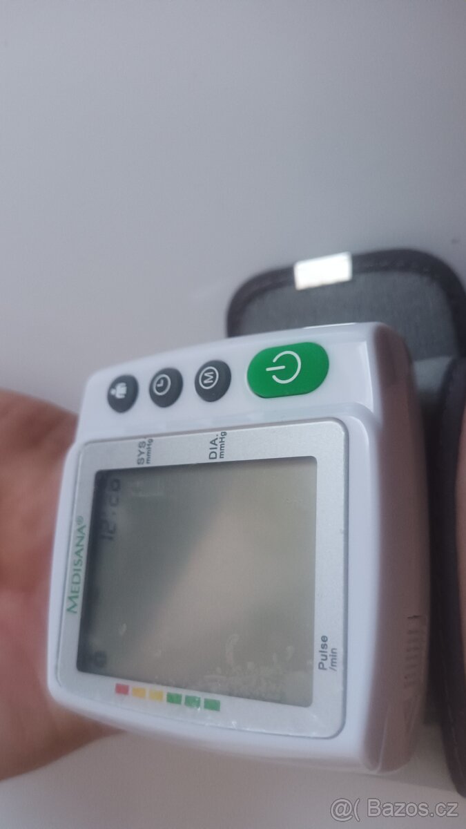 Digitální tlakoměr na zápěstí