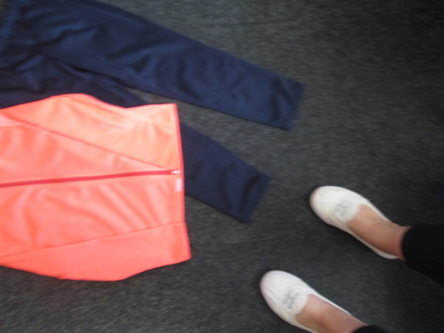 Souprava na tělecvik kalhoty a mikina vel. 7-8let Decathlone