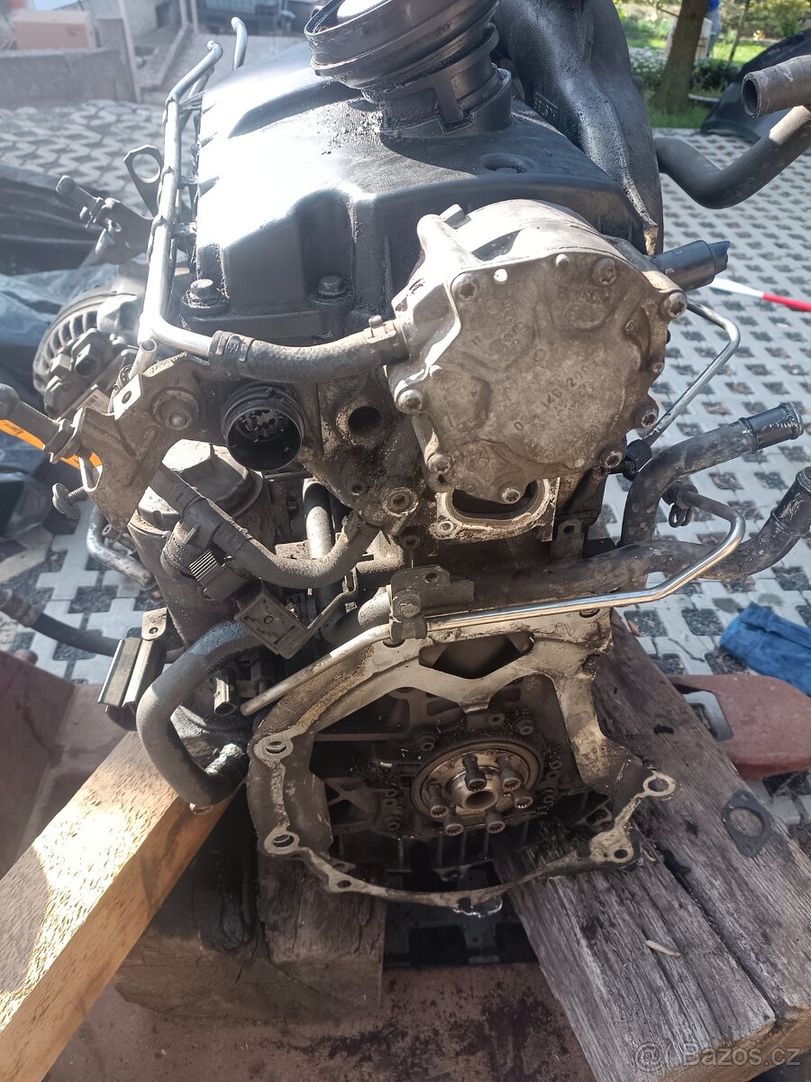 Motor a převodovka
