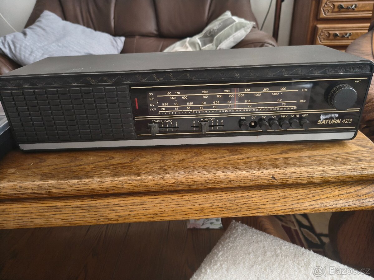 Prodám staré rádio RFT Saturn MR 423