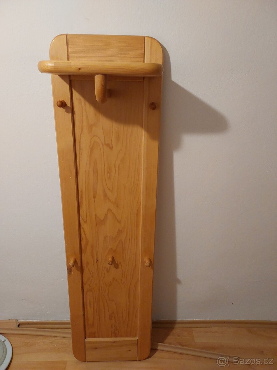 Prodám věšák