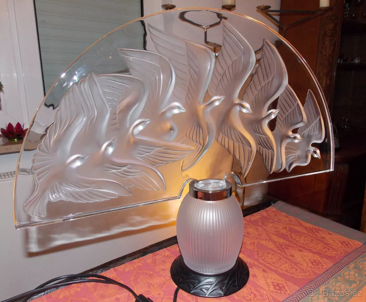 Křišťálová lampa Lalique