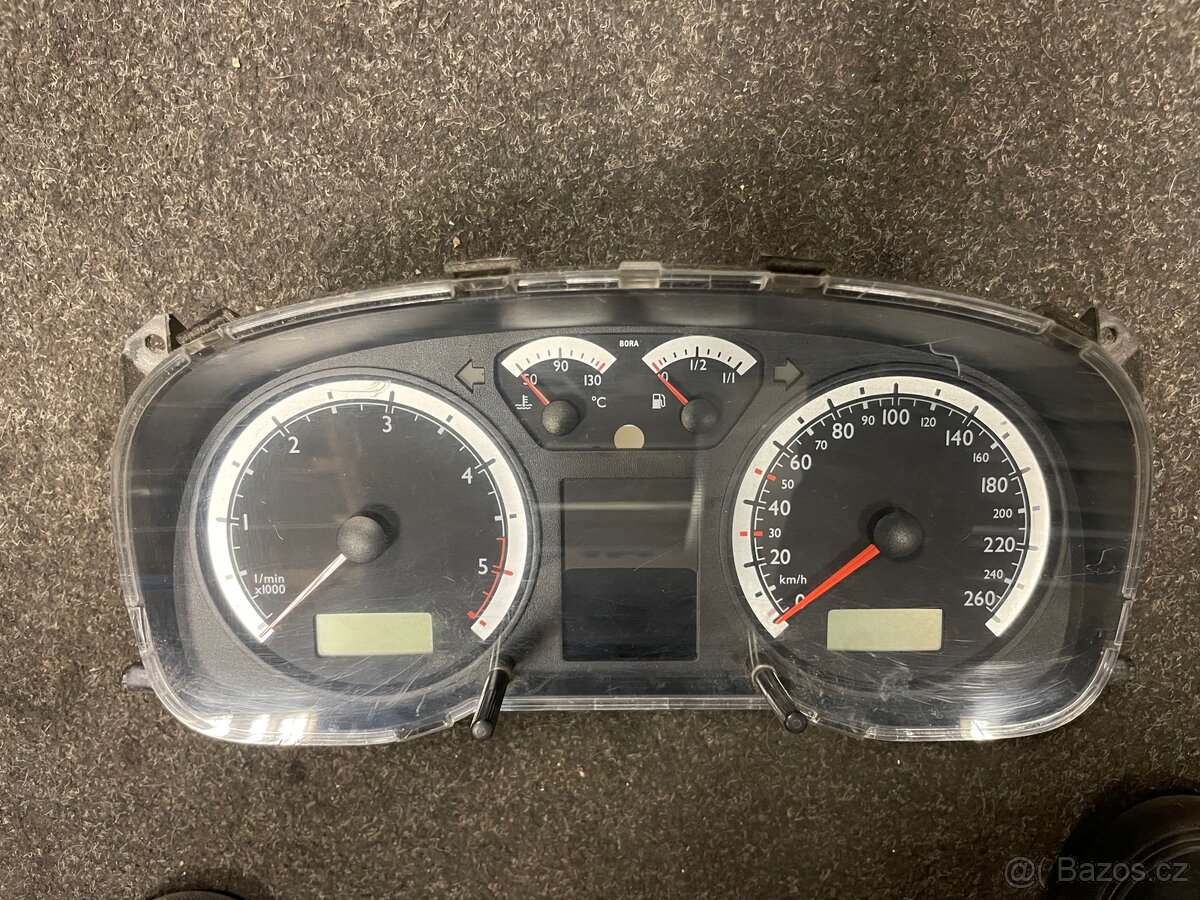 Volkswagen Golf Bora polodot budíky