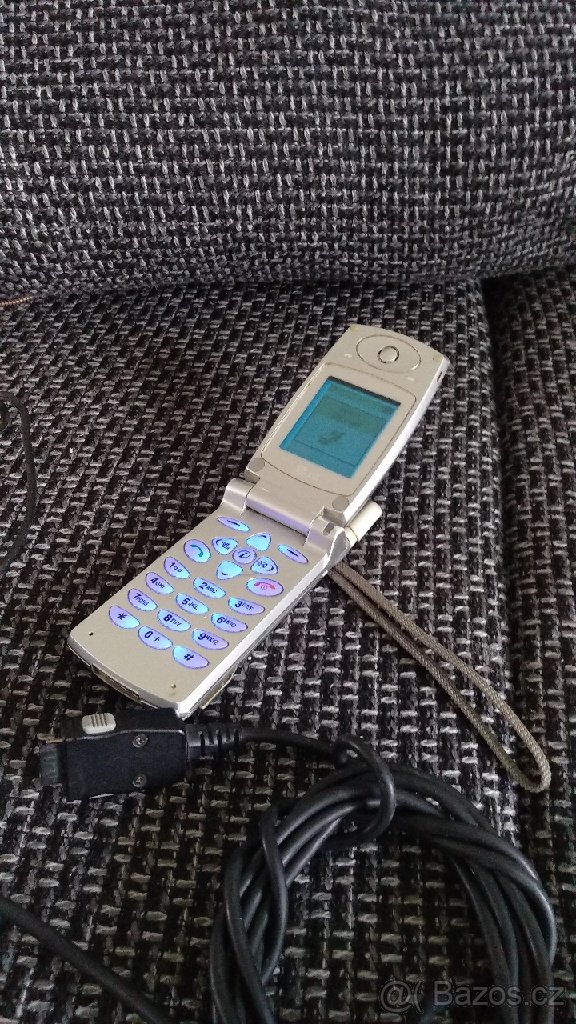 prodám mobilní telefon Lg 510
