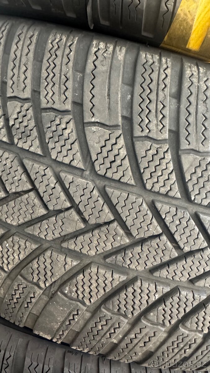 ZIMNÍ PNEU BRIDGESTONE 2x 295/35 R21 a 2x 265/40 R21 Porsche