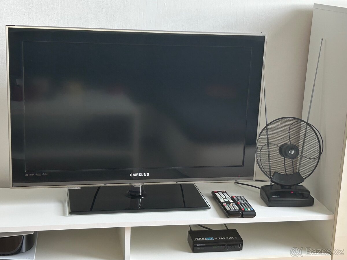 LED TV Samsung LE32C654 + Evolveo Set-top box + GoGEN anténa