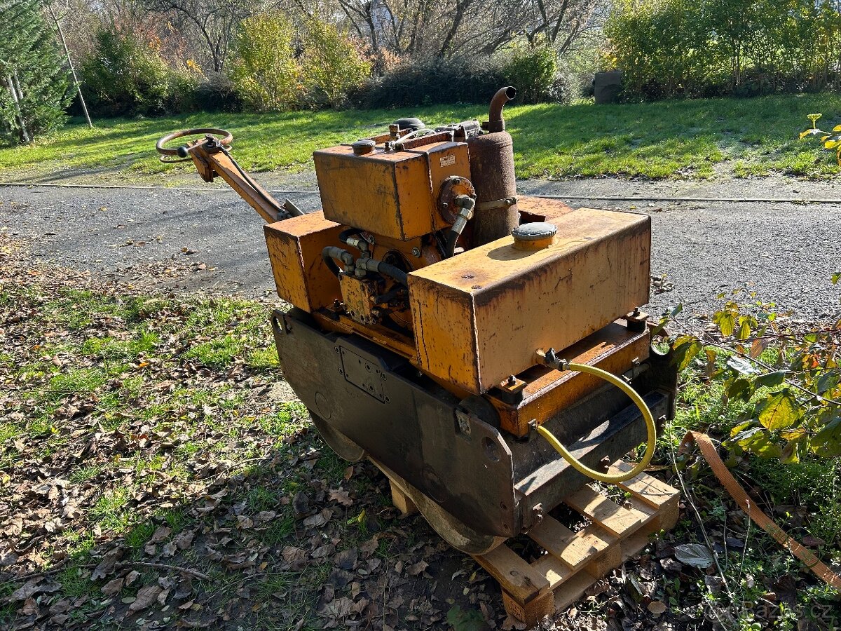 Vibrační Válec - motor Hatz - pěkný stav - 750 kg