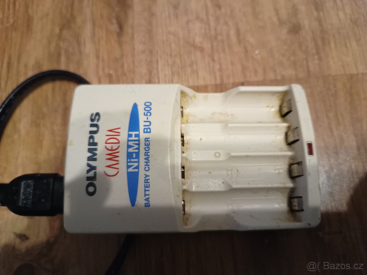 Prodám olympus nabijecku baterii