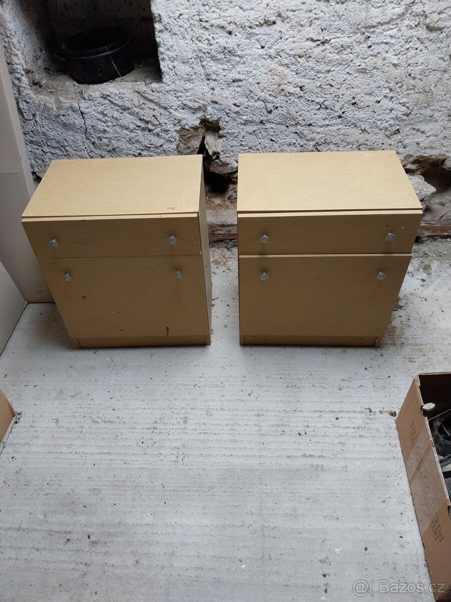 Prodam dva nocni stolky