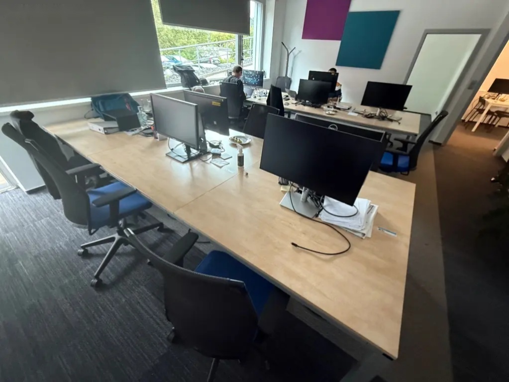 Velký kancelářský stůl 360×140cm značka Techo 1