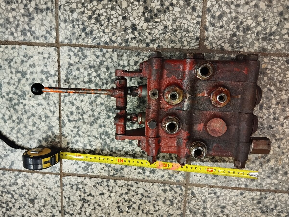 Hydraulický rozvaděč