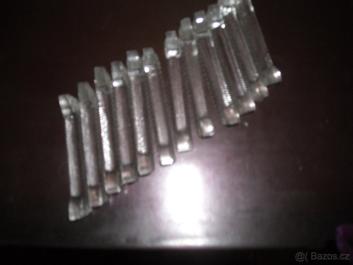 SKLENĚNÉ PDLOŽKY POD PŘÍBOR